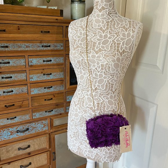 Floral Petal Hard Shell Clutch / Crossbody- Purple - NWT - Picture 4 of 6